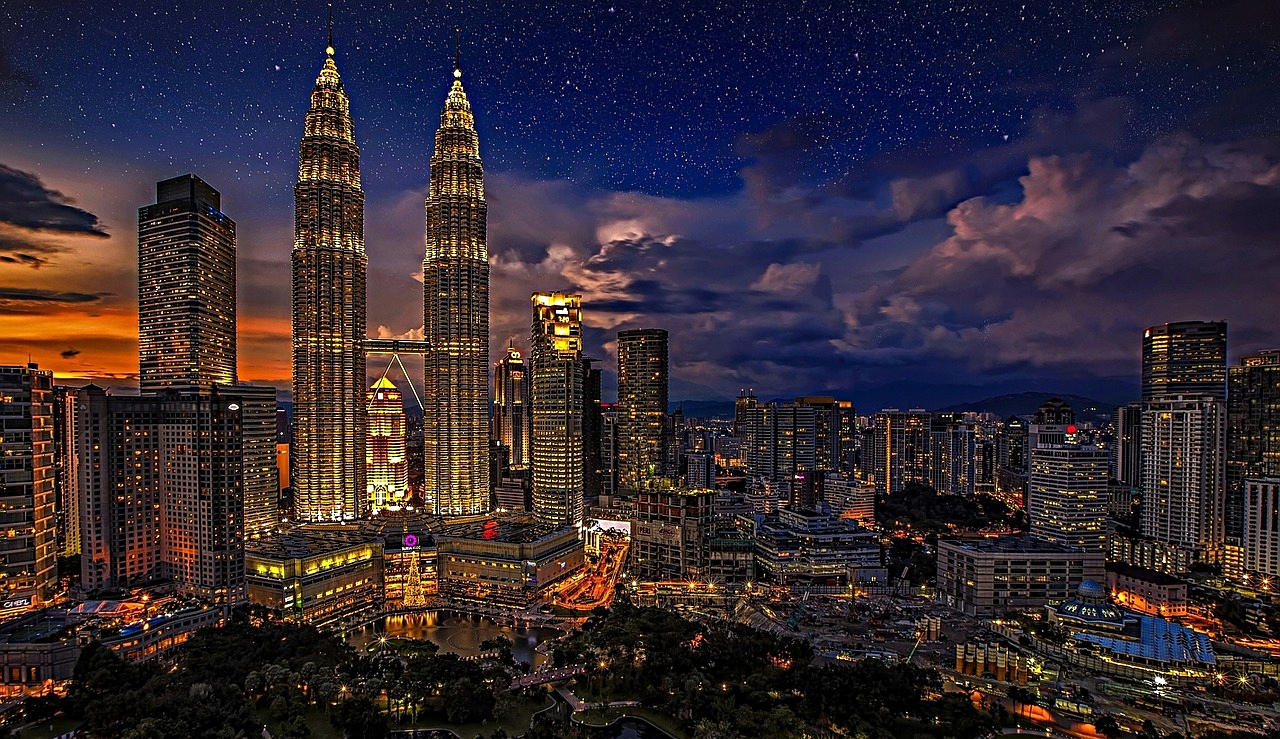 "Querencia" : A place from which one´s strength is drawn, where one feels at home; the place where you are your most authentic self. Smukke ord på spansk / Beautiful Spanish words. Billedet: Kuala Lumpur, Malasia.