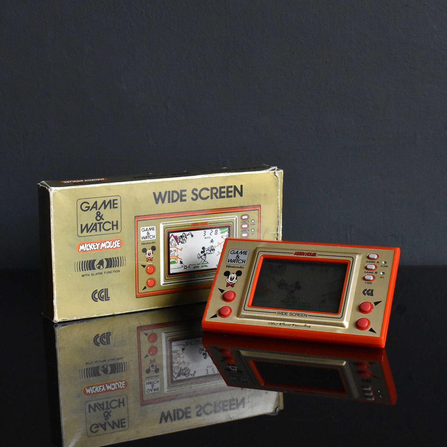begå Kostumer slag Nintendo Game and Watch - Mickey Mouse Edition, 1981 — Vintage and Antique  Decorative Interiors