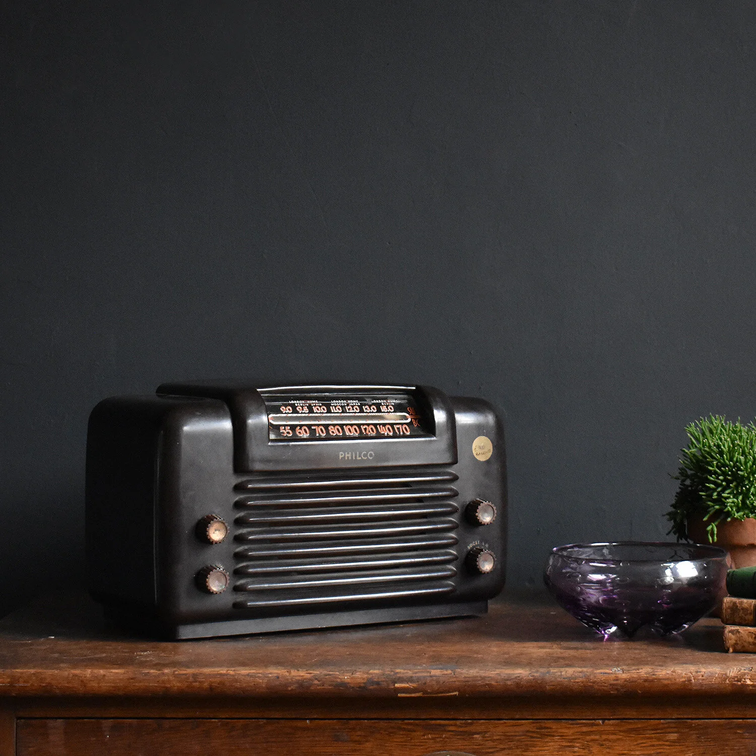 1940s American Bakelite Radio 
