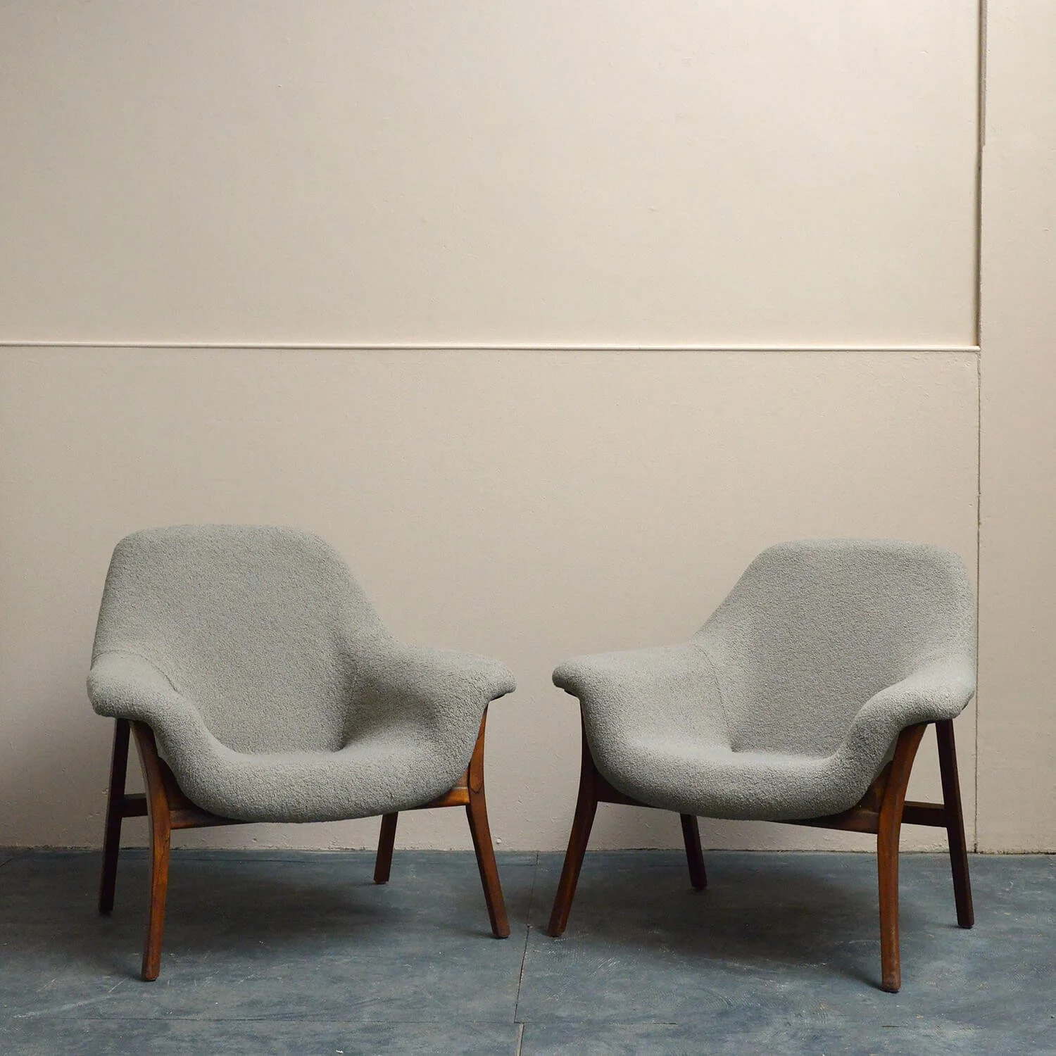 pair-of-mid-century-fibreglass-boucle-lounge-chairs-hutt-decor-2 (Copy)