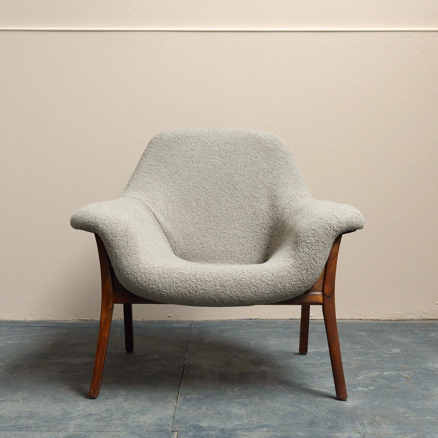 mid-century-fibreglass-boucle-lounge-chair-hutt-decor-2 (Copy)