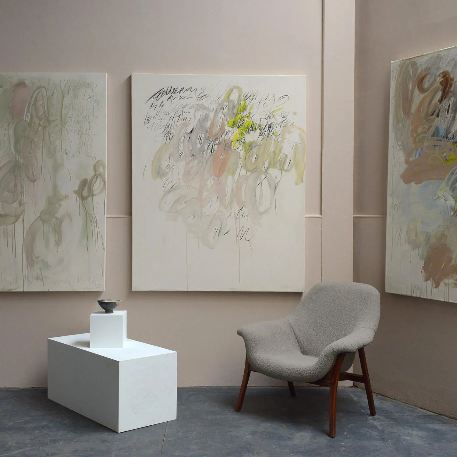paintings-mid-century-fibreglass-boucle-lounge-chair-hutt-decor (Copy)