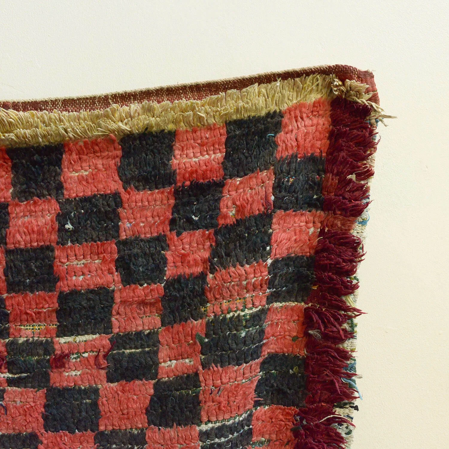 corner-vintage-moroccan-checkerboard-pattern-rug-hutt-decor (Copy)