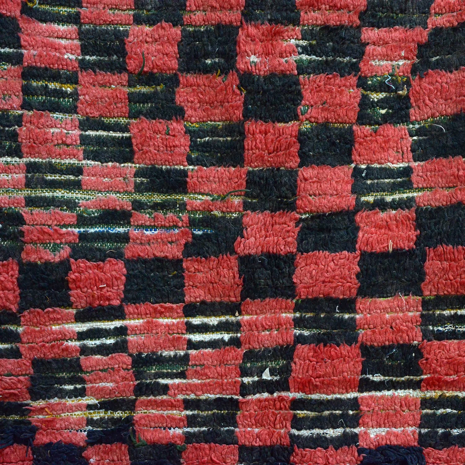 detail-vintage-moroccan-checkerboard-pattern-rug-hutt-decor (Copy)