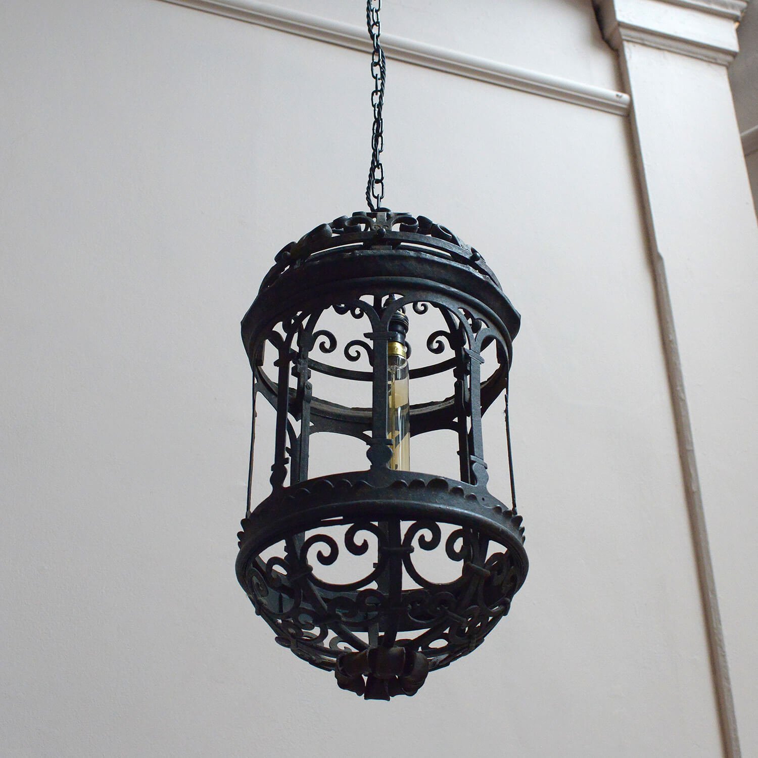 hanging-large-antique-wrought-iron-hallway-lantern-light-hutt-decor (Copy)