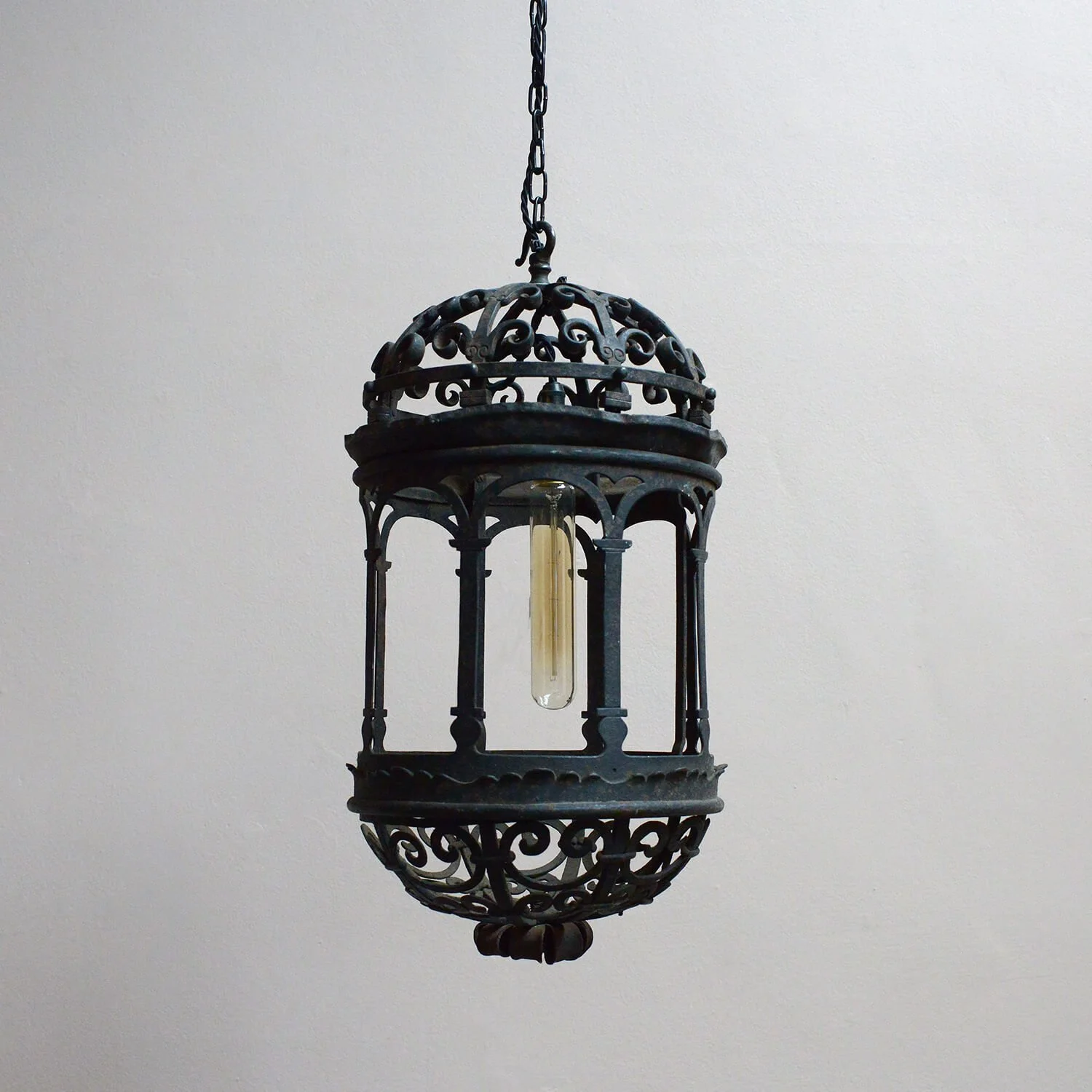 large-antique-wrought-iron-hallway-lantern-light-hutt-decor (Copy)