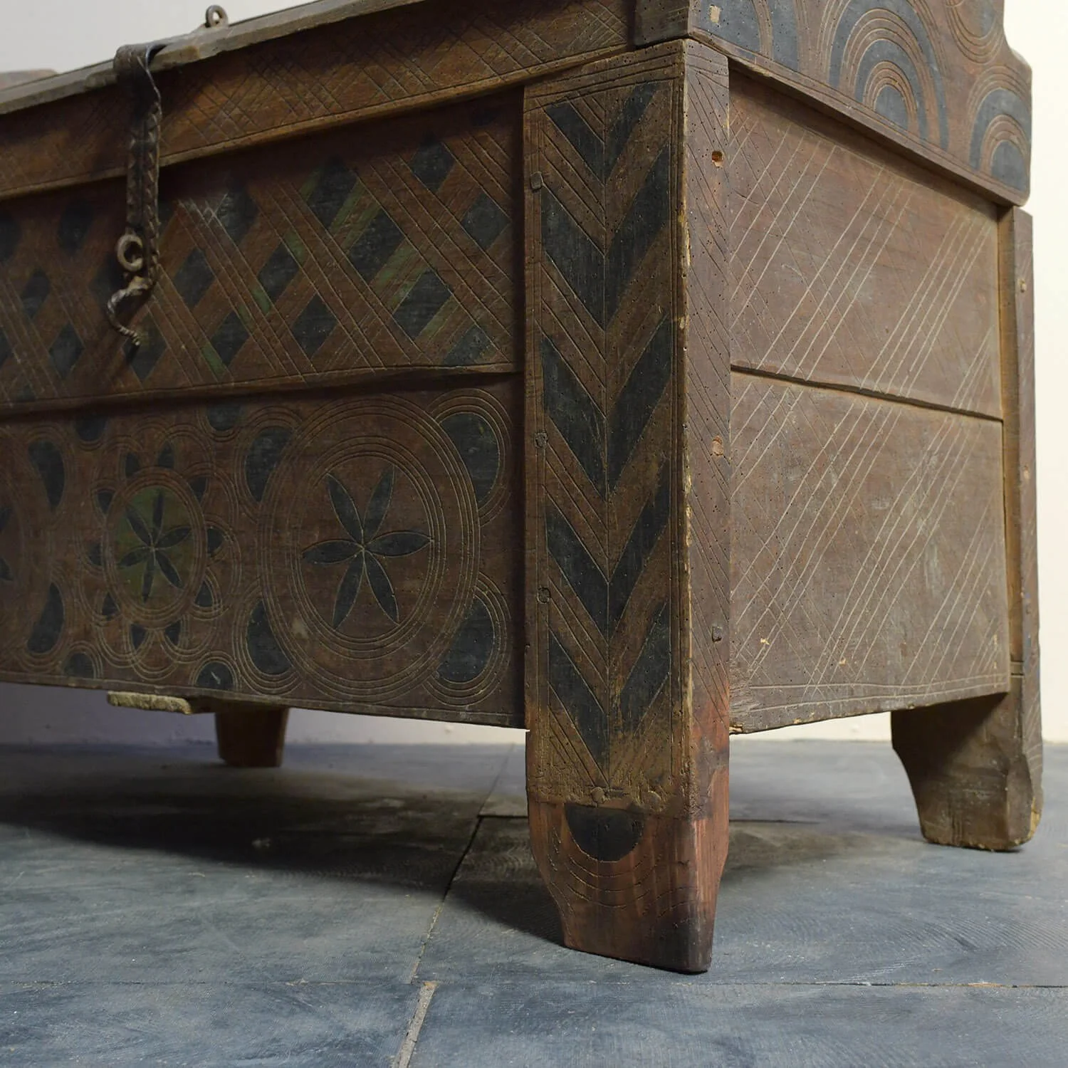 repaired-foot-original-painted-19th-century--antique-hungarian-shepherds-coffer-chest-hutt-decor-bristol (Copy)