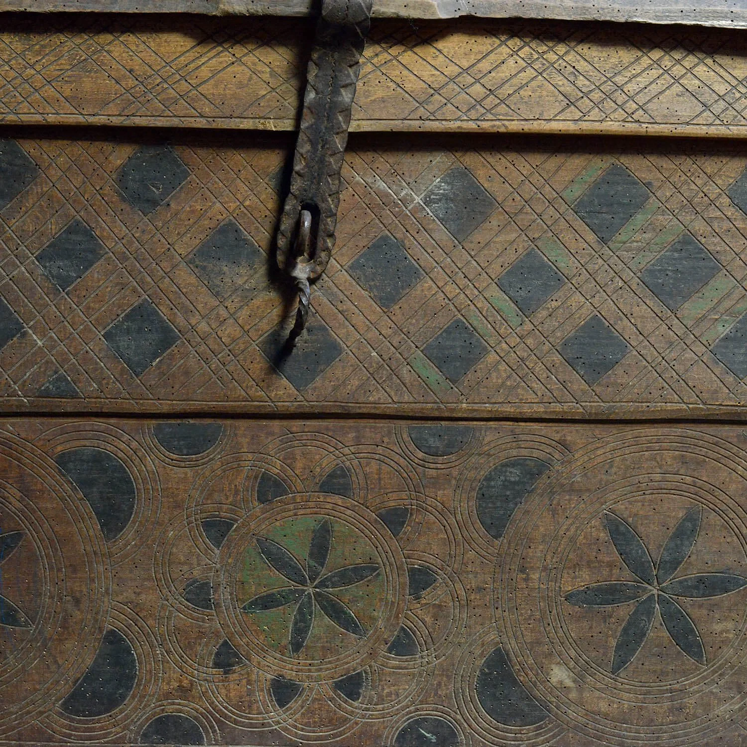 detail-original-painted-19th-century--antique-hungarian-shepherds-coffer-chest-hutt-decor-bristol (Copy)