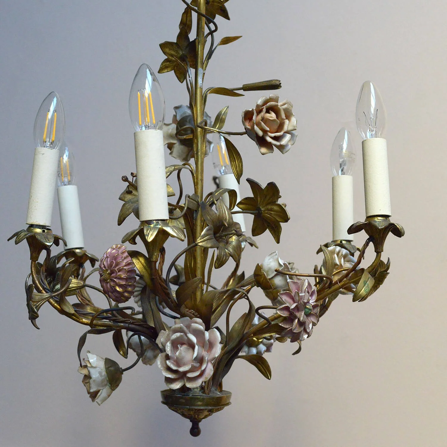 detail-antique-19th-century-french-bronze-porcelain-flower-chandelier-hutt-decor (Copy)