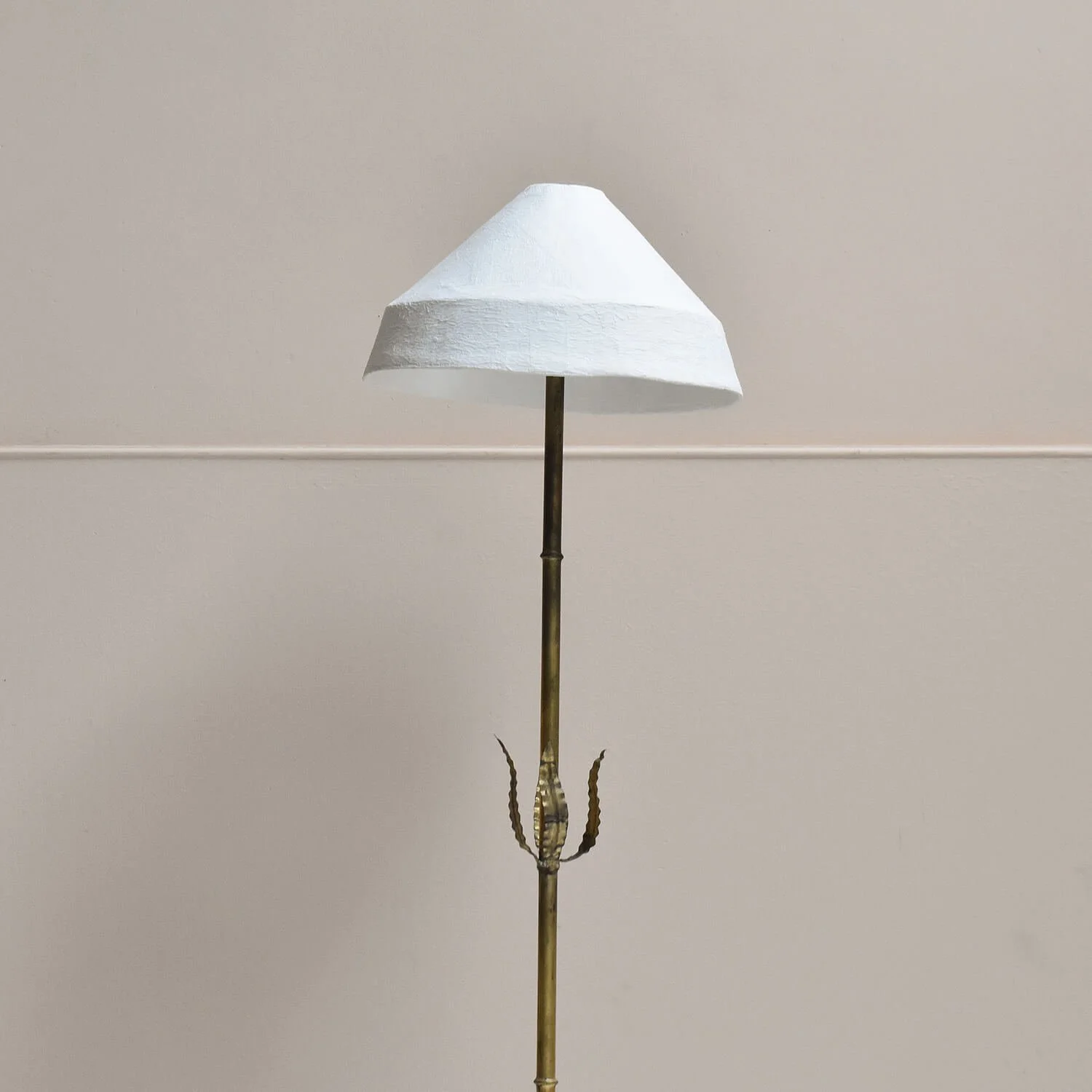 top Spanish Gilt Iron Floor Lamp Mid Century hutt decor