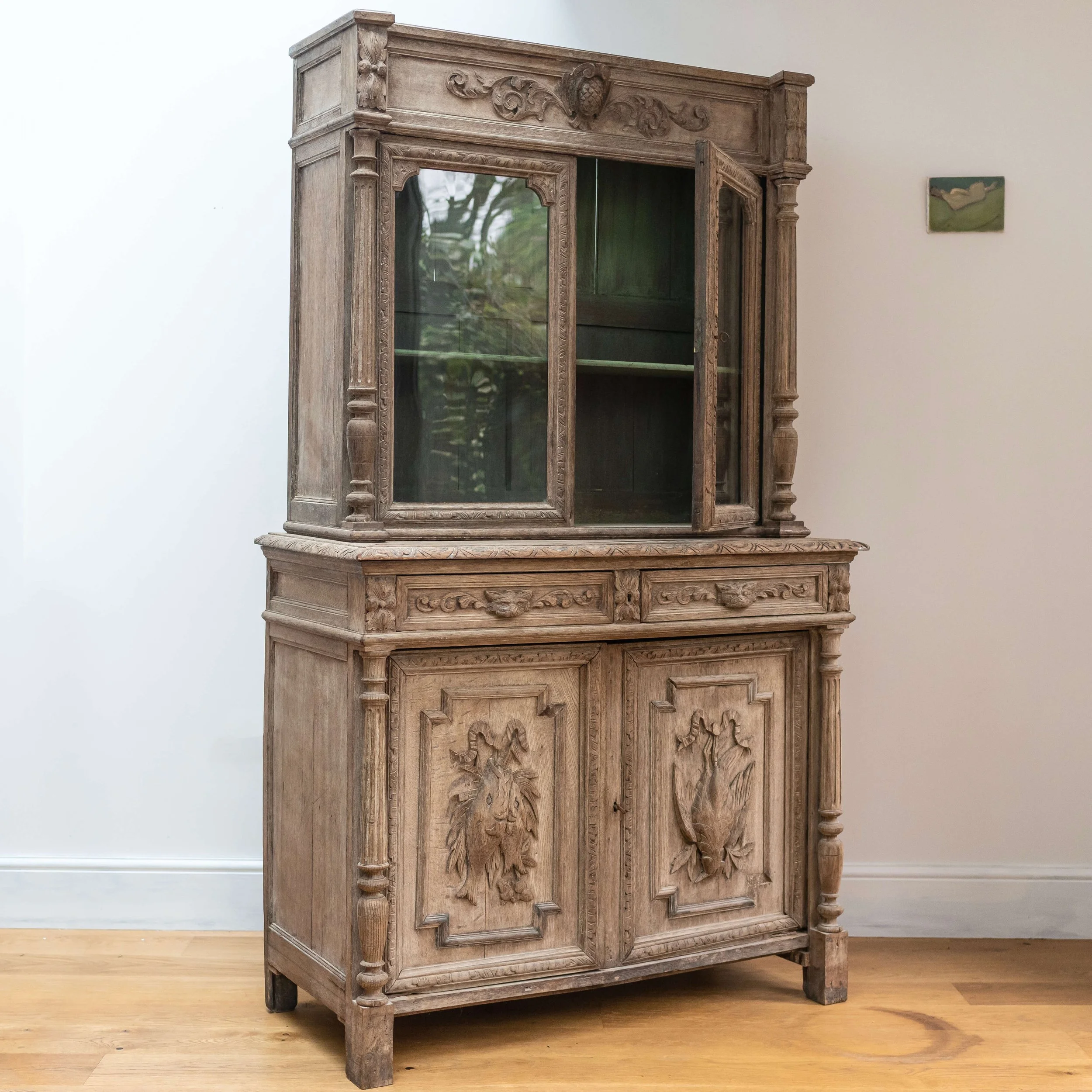 edge 19th Century antique Oak Hunting Cabinet hutt decor