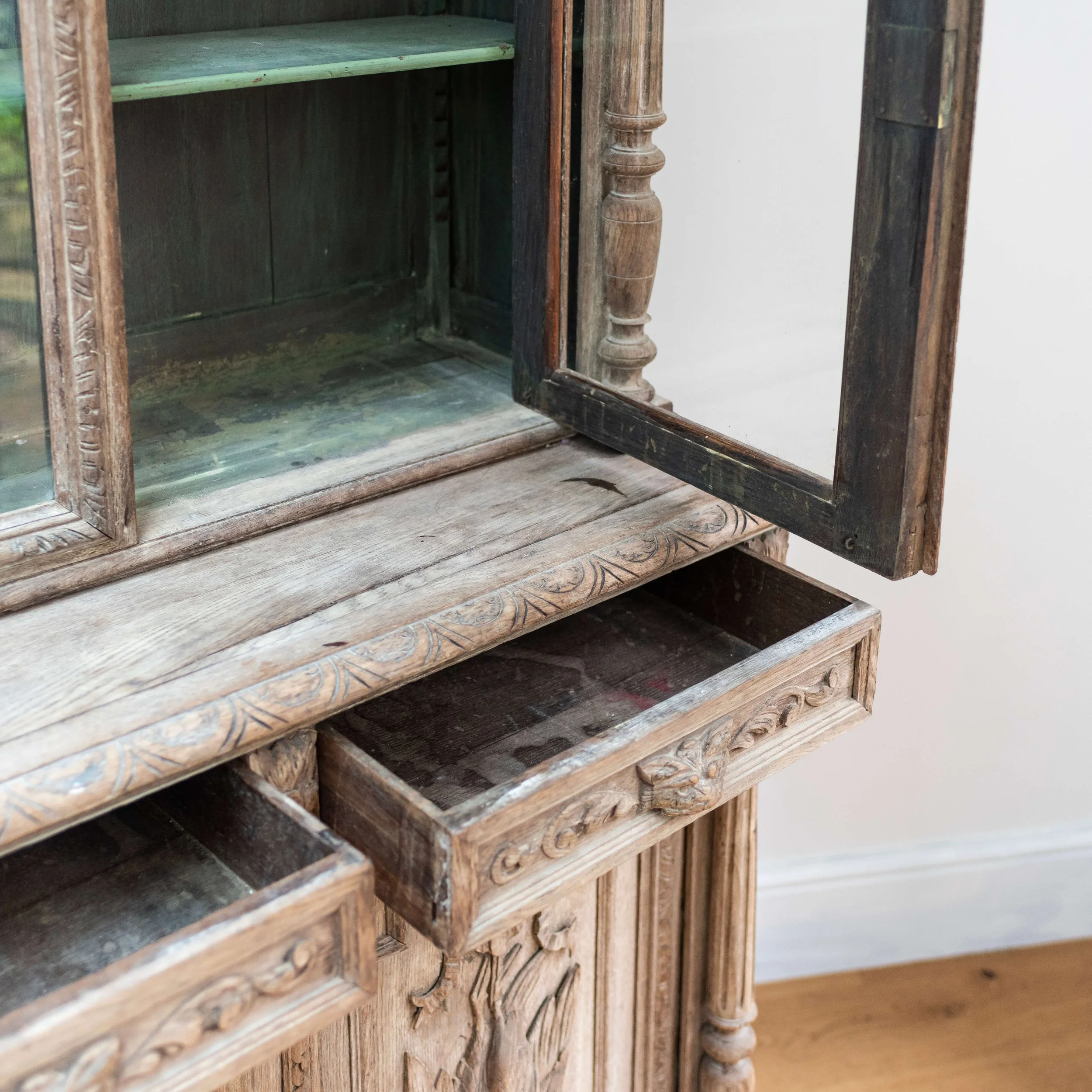 drawers 19th Century antique Oak Hunting Cabinet hutt decor