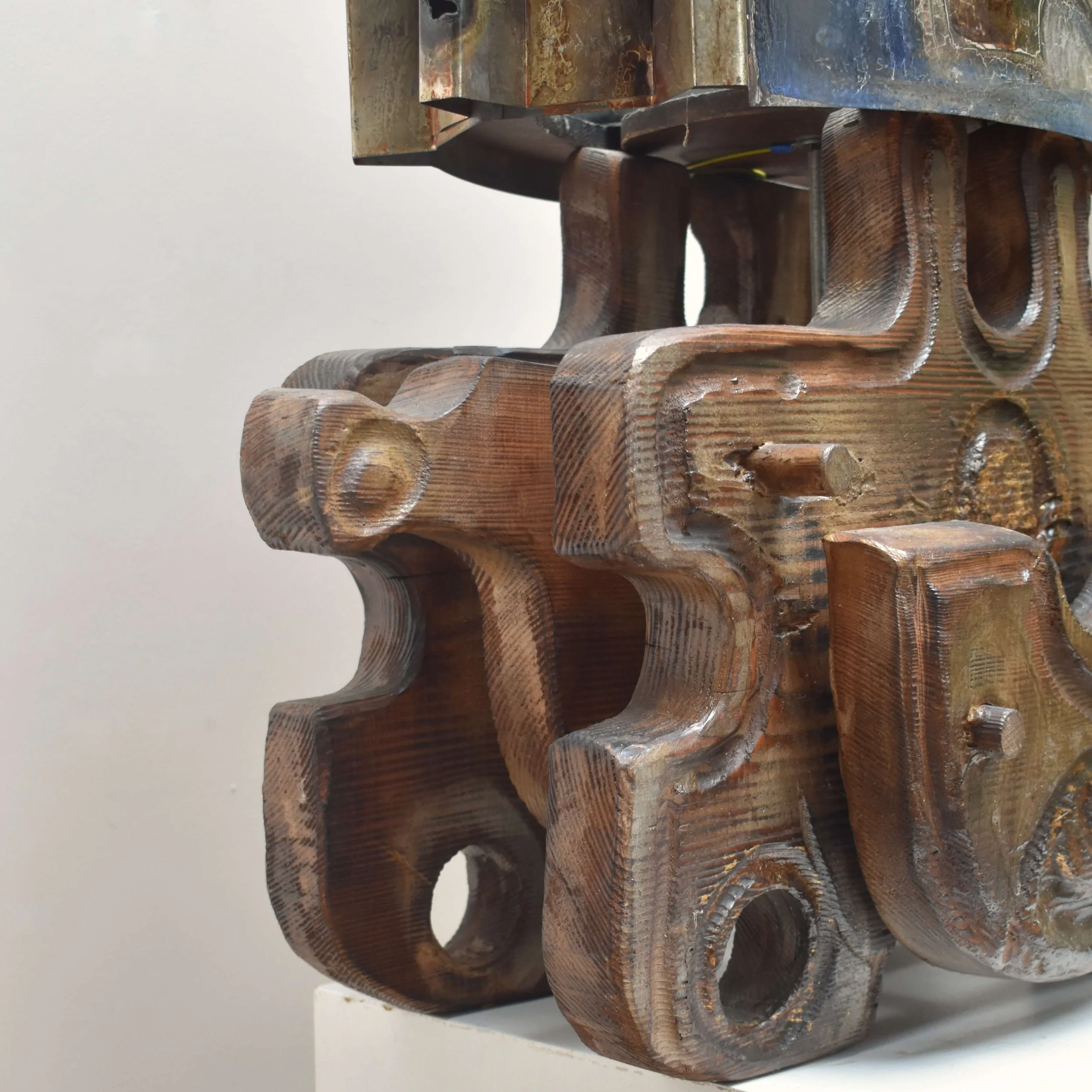 francesco-pasinato-large-brutalist-lamp-base-detail-hutt-decor.jpeg