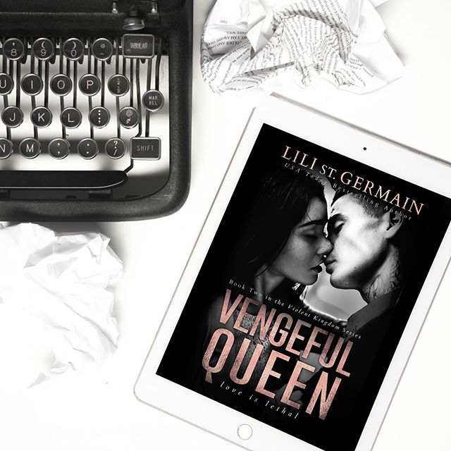 Vengeful Queen went off to my first reader today. What better way to celebrate than to show you the gorgeous cover @byhangle created?
And for more good news... VICIOUS PRINCE (the book to read before this one) is currently FREE for a very limited time on all platforms!
🖤🖤🖤 link to all retailers in my bio! 🎉🎉🎉