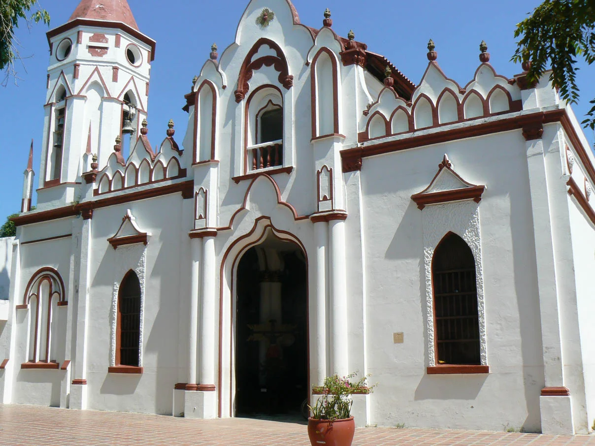 iglesia frontal.jpg