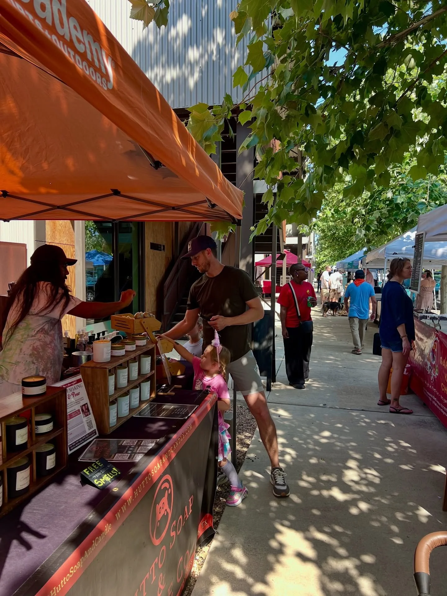 Weekly Sunday Farmers Market!☀️ 🌱 🥕 Join 
@lonestarfarmersmarket at Springdale General every Sunday from 10AM&ndash;2PM! 

🍑 Shop farm-fresh produce, grab a bite from local food trucks, and discover unique craft pop-ups ✨

Make a day of it and wan