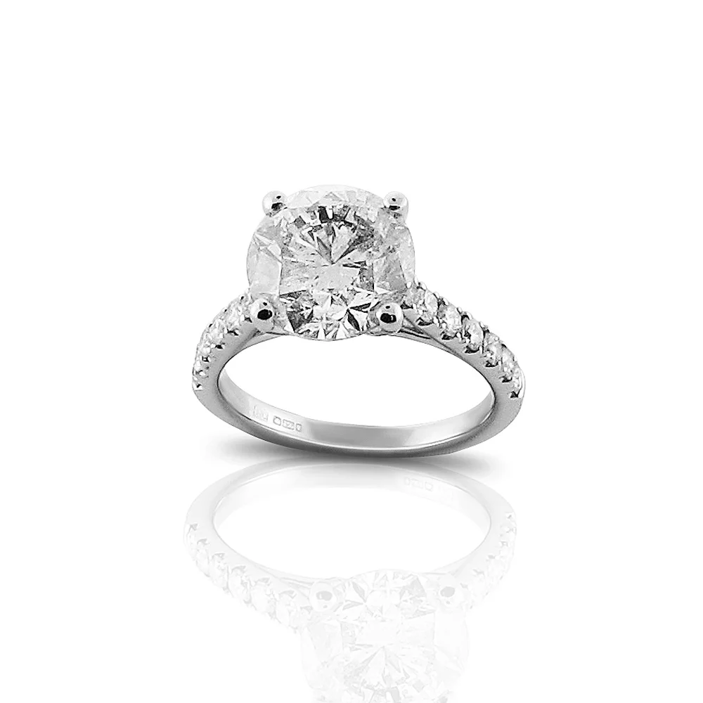 Round Brilliant-Cut Diamond in a Sparkly Ring.