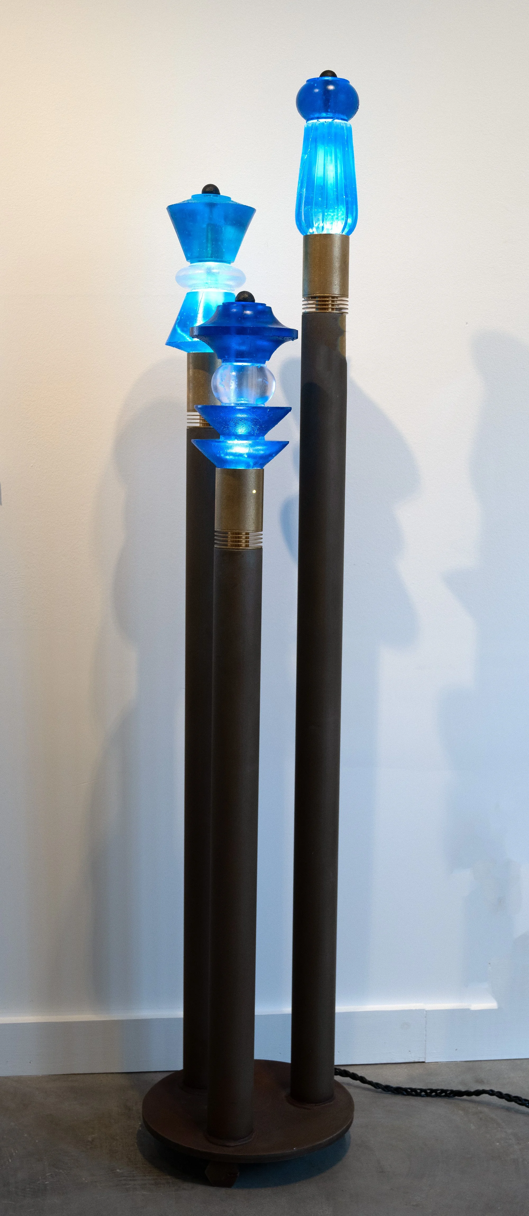 3LEDBlueLightPole_59h.jpg