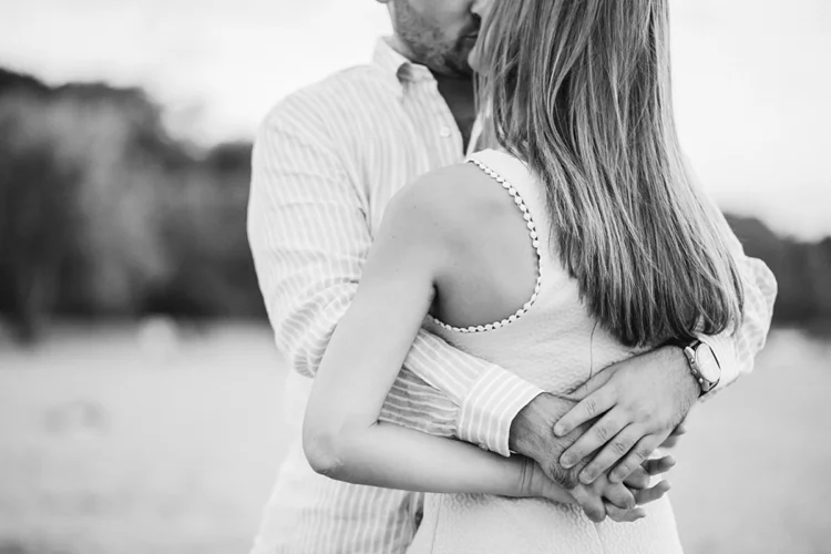 Cleveland-Engagement-Photos-at-Lake-Erie_0018.jpg