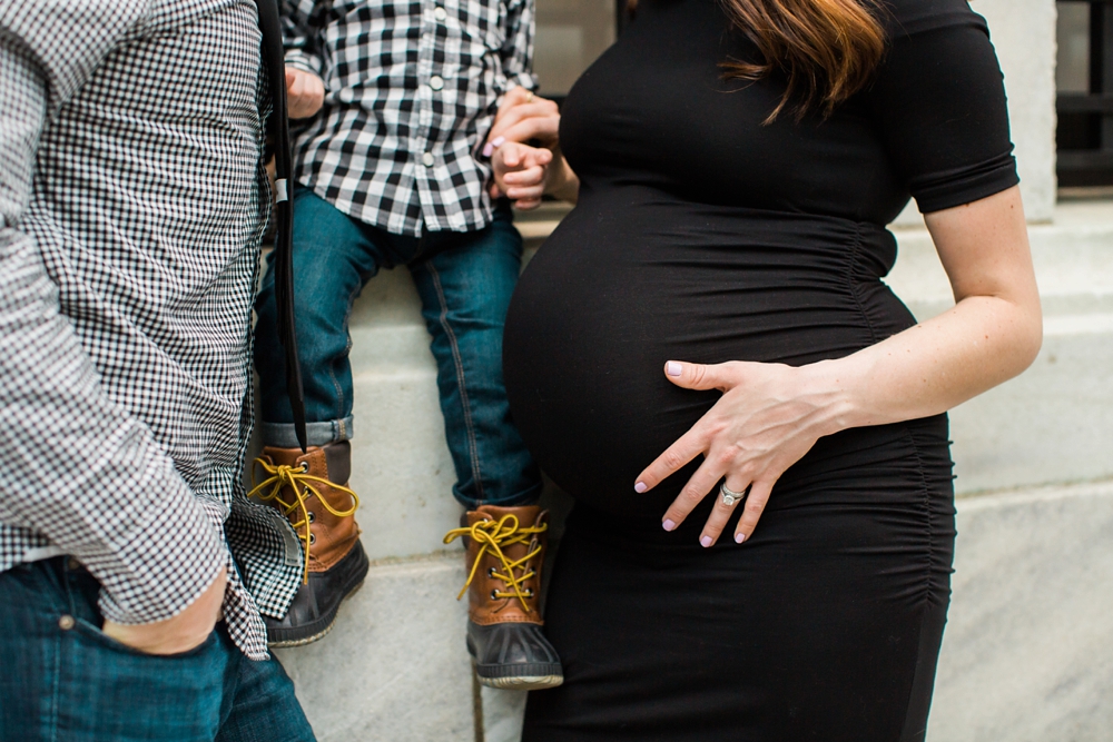 Winter Cleveland Art Museum Maternity Photos_0008.jpg