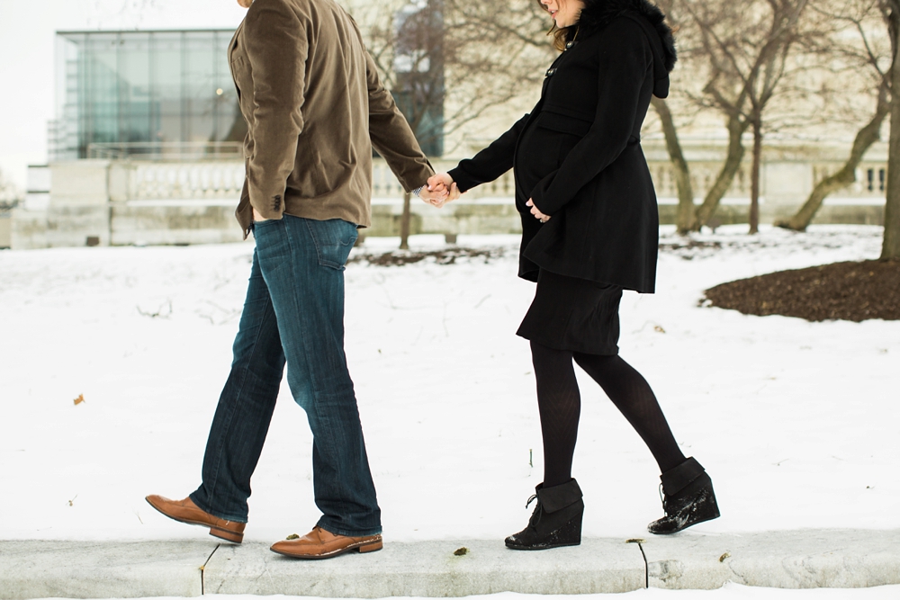 Winter Cleveland Art Museum Maternity Photos_0010.jpg