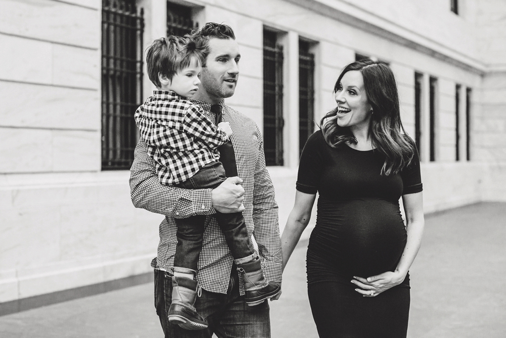 Winter Cleveland Art Museum Maternity Photos_0013.jpg