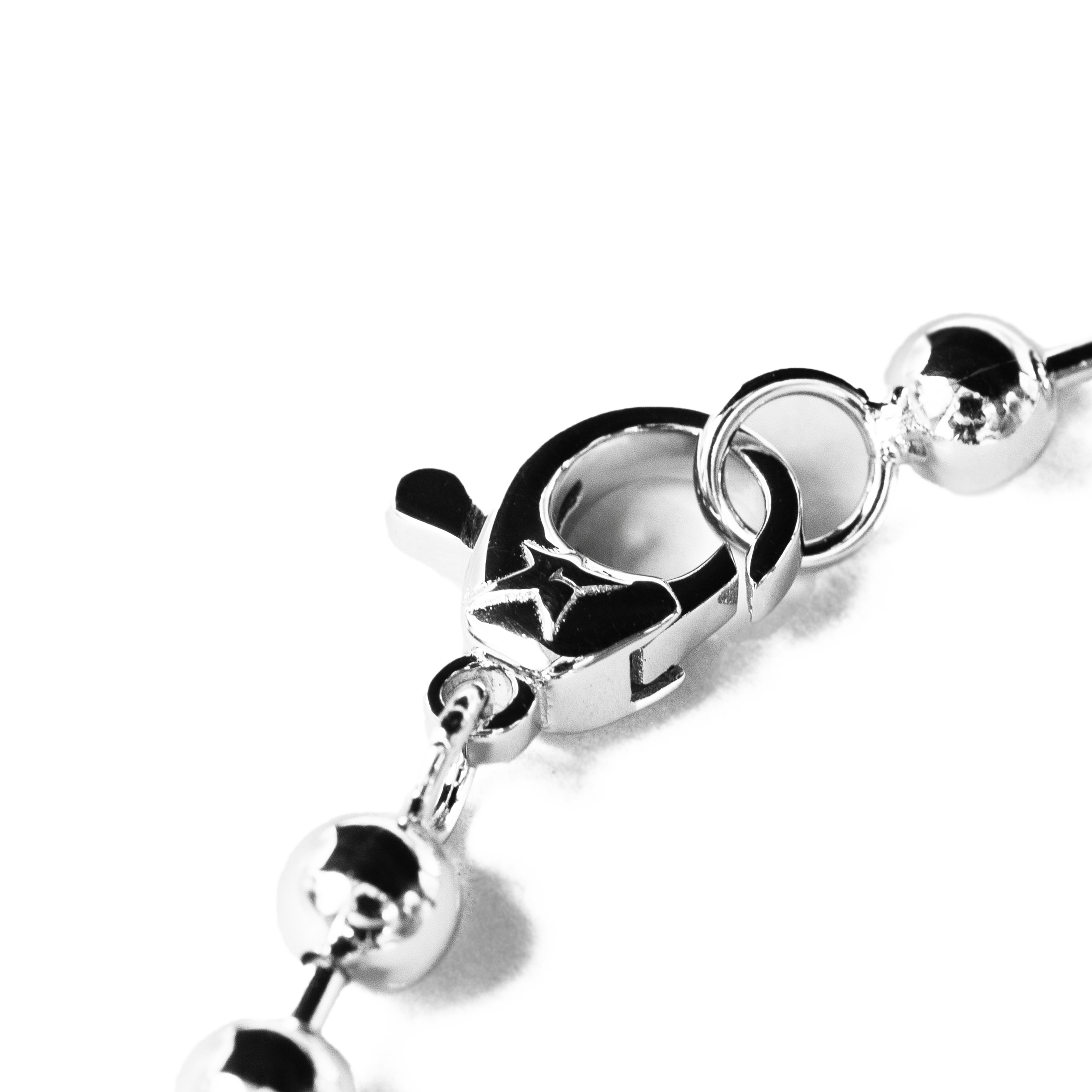 Silver Necklace 2.png