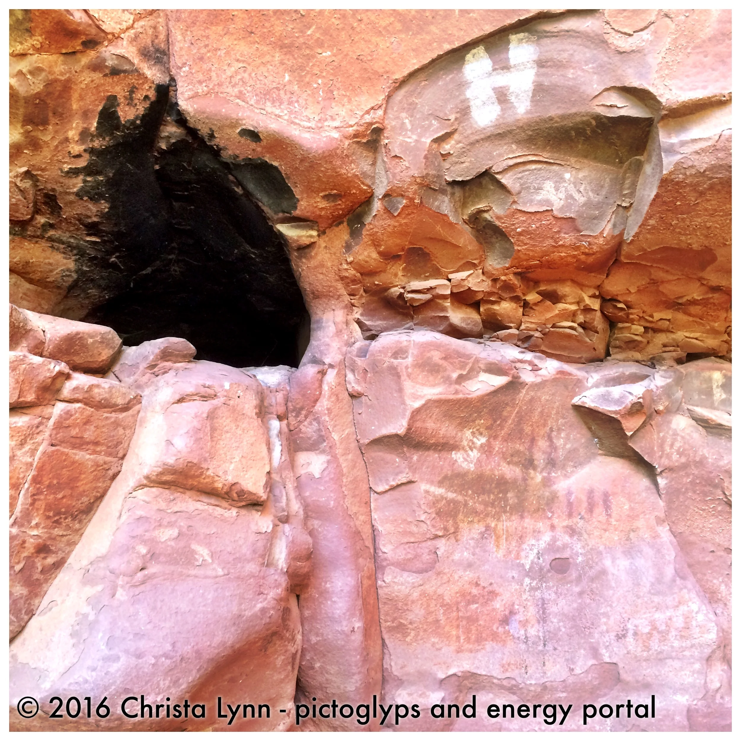  Ancient pictoglyps and energy portal at Honanki AZ 