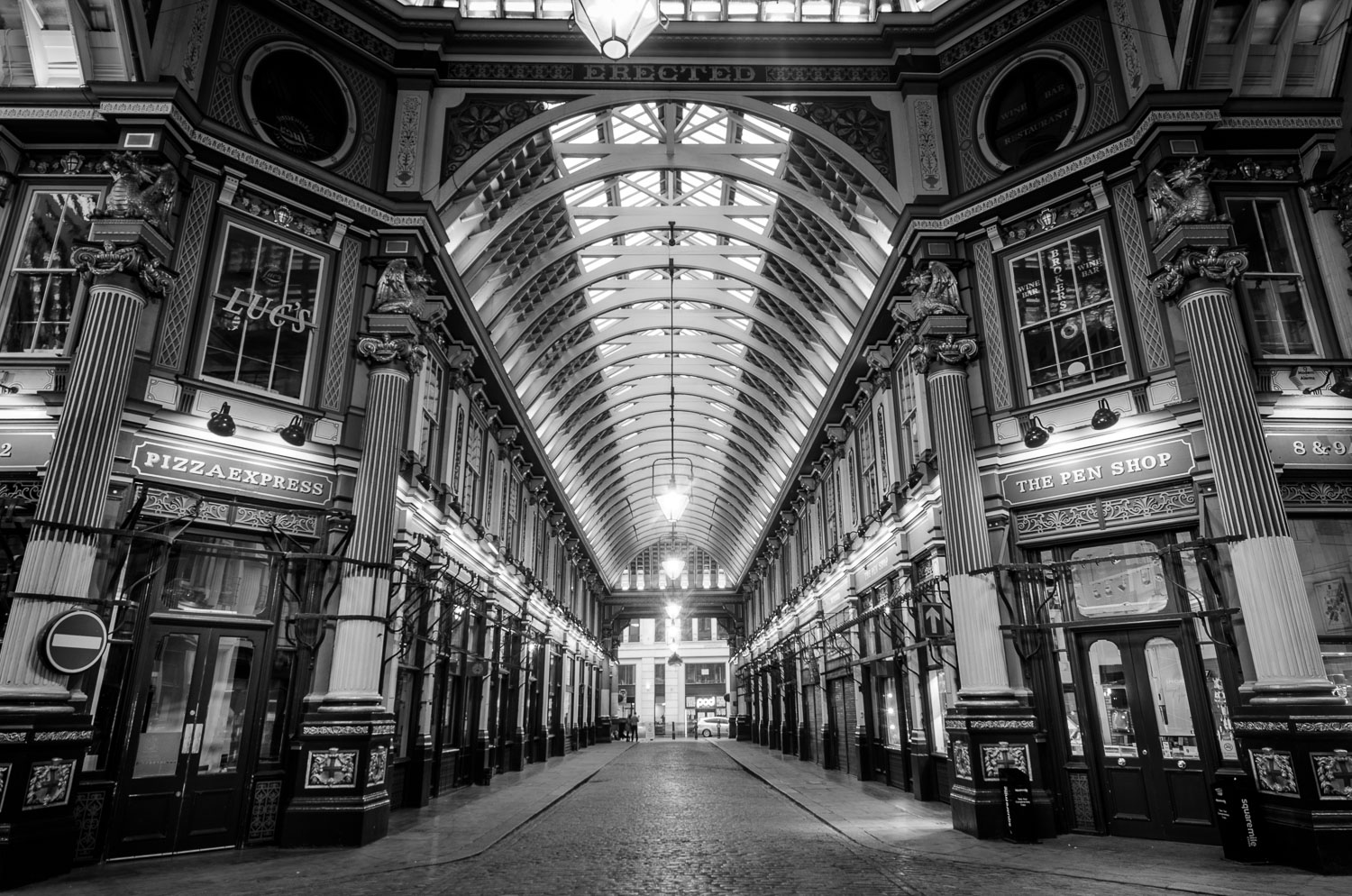 Leadenhall MARKET DRAGON - PHOTOGRAPHY : ALEXANDER J.E. BRADLEY - NIKON D7000 - NIKKOR 14-24mM F/2.8 @ 14mM - F/11 - 2 seconds - ISO 100