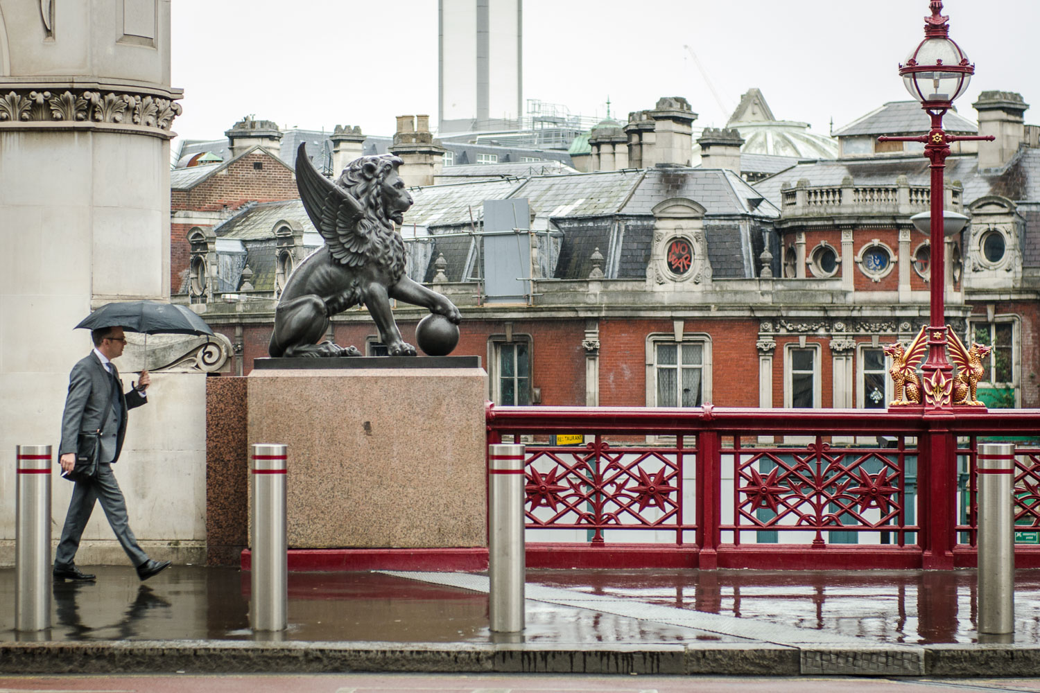 Holborn Viaduct - PHOTOGRAPHY : ALEXANDER J.E. BRADLEY - NIKON D7000 - NIKKOR 24-70MM F/2.8 @ 70MM - F/3.2 - 1/160 - ISO 400