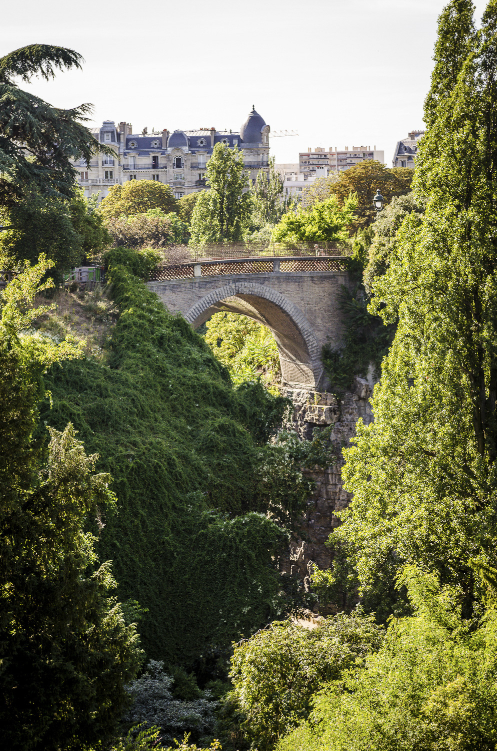 Parc des Buttes-Chaumont - Photography : Alexander J.E. Bradley - Nikon D7000 - Nikkor 24-70mm f/2.8 @ 60mm - F/4.5 - 1/320 - ISO:100