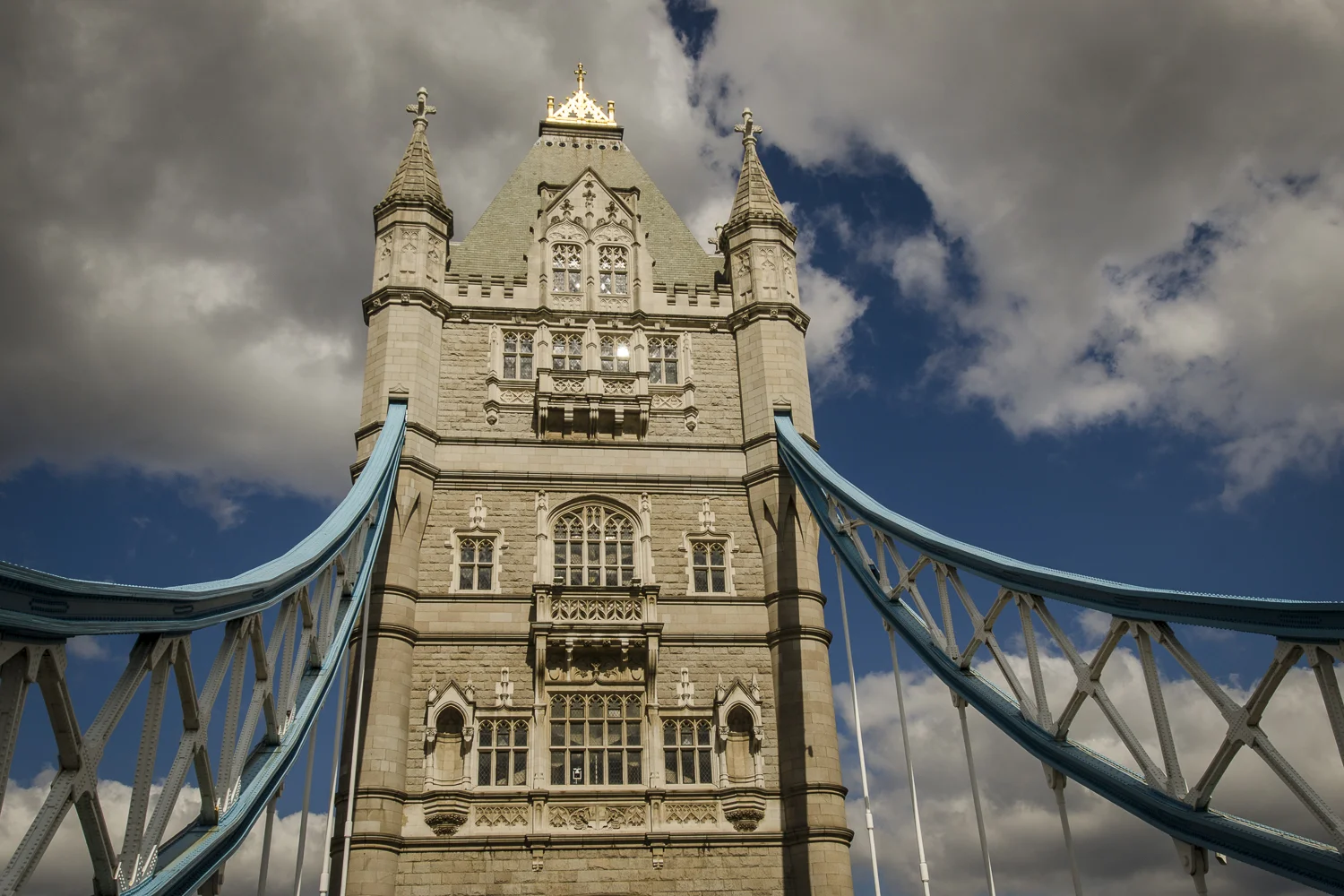 From Tower Bridge Photography: Alexander J.E. Bradley - Nikon D7000 - AF-S NIKKOR 14-24mm f/2.8G ED @ 23mm - f/11 - 1/800 - ISO:100