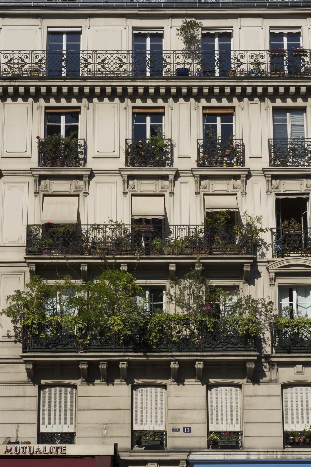 Latin Quarter - PHOTOGRAPHY : ALEXANDER J.E. BRADLEY - NIKON D610 - NIKKOR 70-200 MM F/2.8 @ 75MM - F/16 - 1/125 - ISO:100