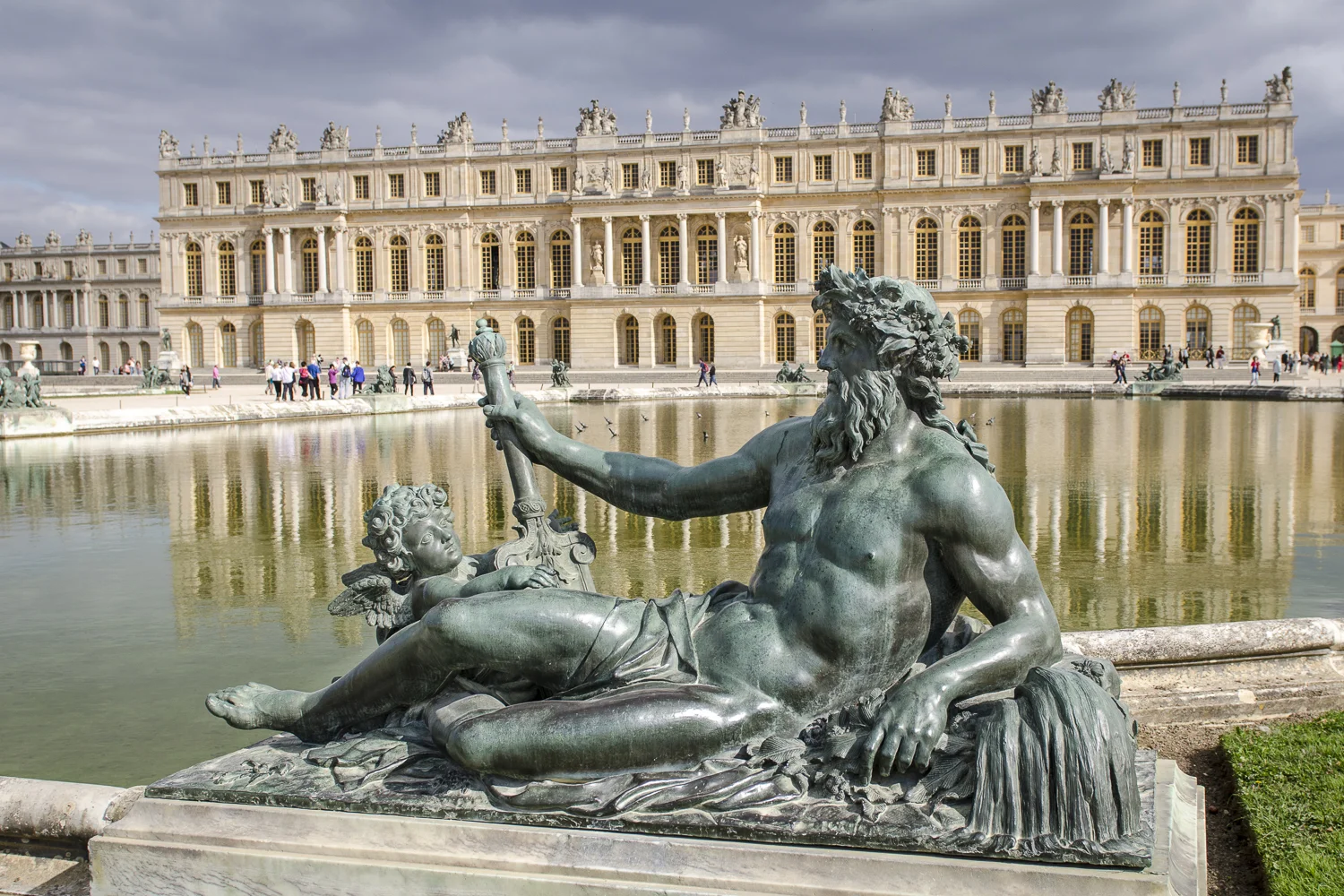 Rhône River - Photography : Alexander J.E. Bradley - Nikon D7000 - 24.0-70.0 mm f/2.8 @ 26mm - f/5.6 - 1/640 - ISO 100