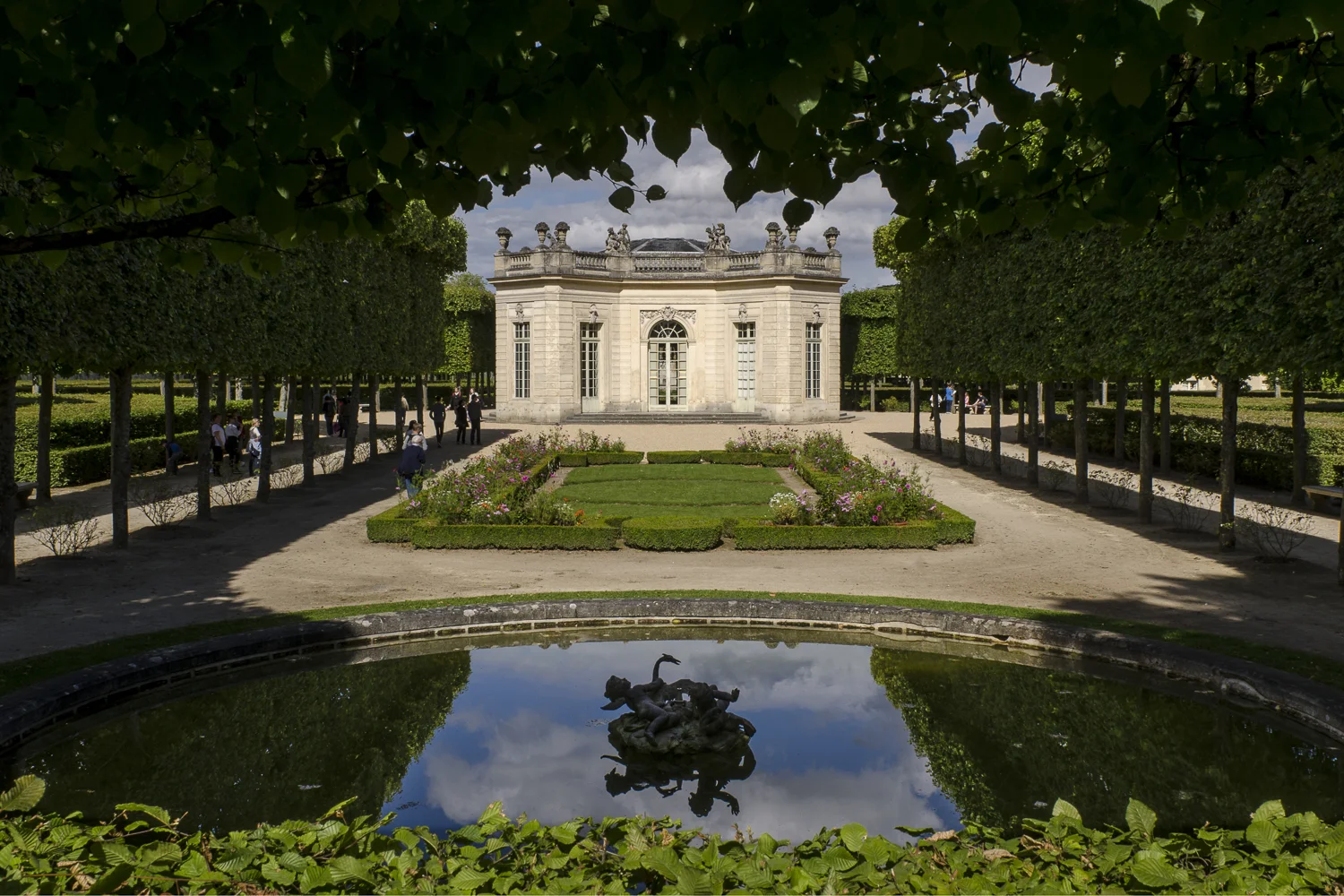French Pavilion - Photography : Alexander J.E. Bradley - Nikon D7000 - 24.0-70.0 mm f/2.8 @ 24mm - f/14 - 1/125 - ISO 100