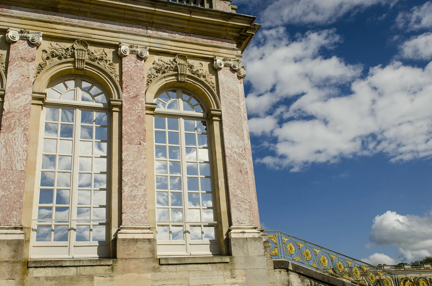 The Grand Trianon - Photography : Alexander J.E. Bradley - Nikon D7000 - 24.0-70.0 mm f/2.8 @ 24mm - f/10 - 1/400 - ISO 100