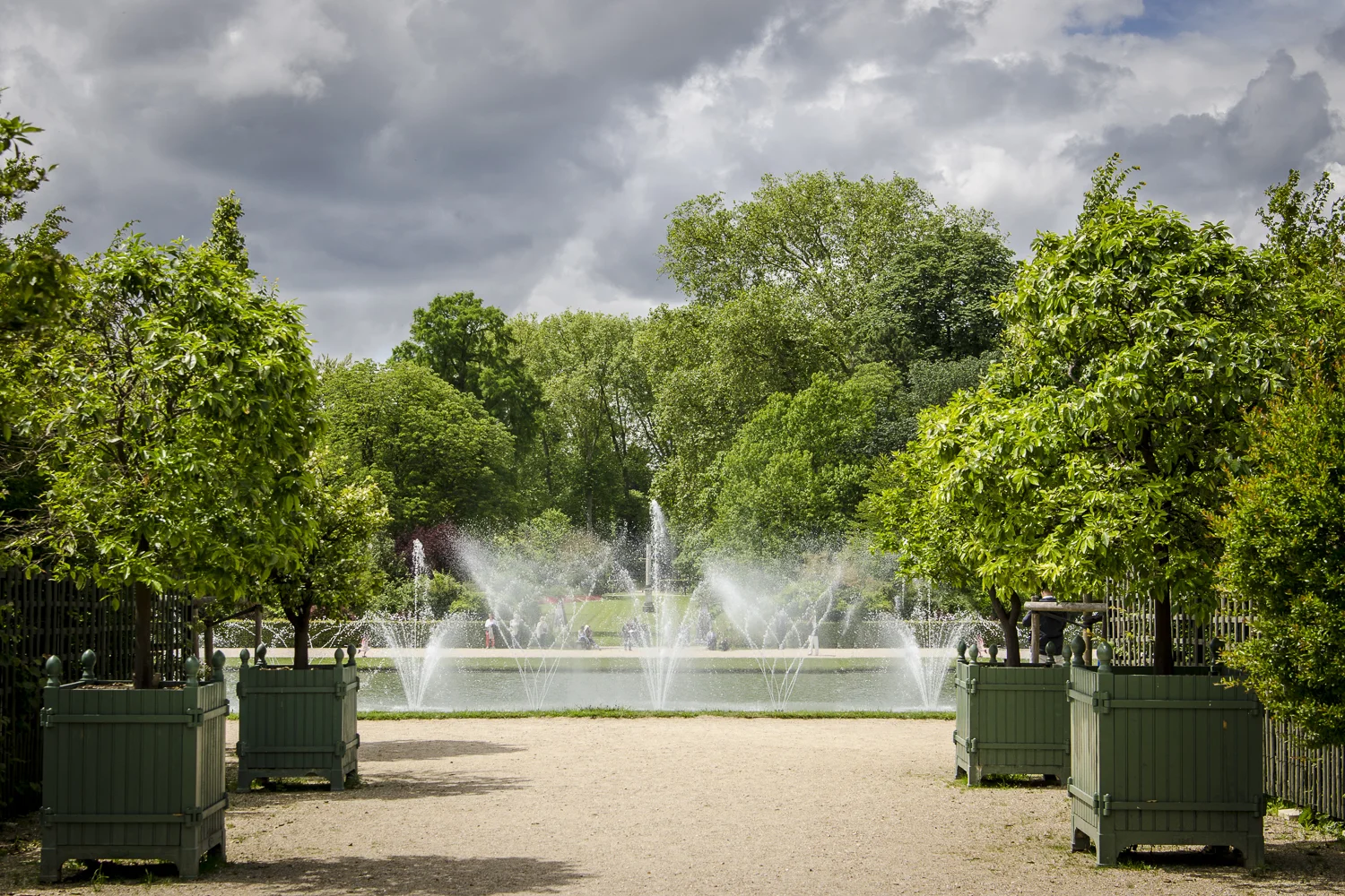 Mirror Fountain - PHOTOGRAPHY : ALEXANDER J.E. BRADLEY - NIKON D7000 - 24.0-70.0 MM F/2.8 @ 38MM - F/5.6 - 1/500 - ISO 100