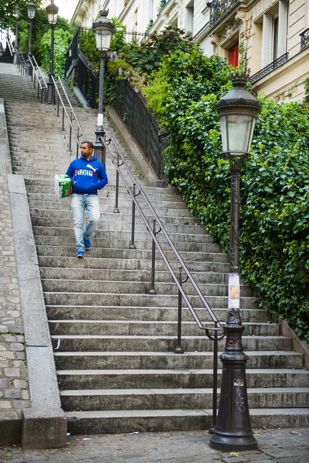 RUE MAURICE UTRILLO - PHOTOGRAPHY : WILLIAM LOUNSBURY - NIKON D800 - NIKKOR 24-70MM F/2.8 @ 56MM - F/2.8 - 1/20 0 - ISO:8 00