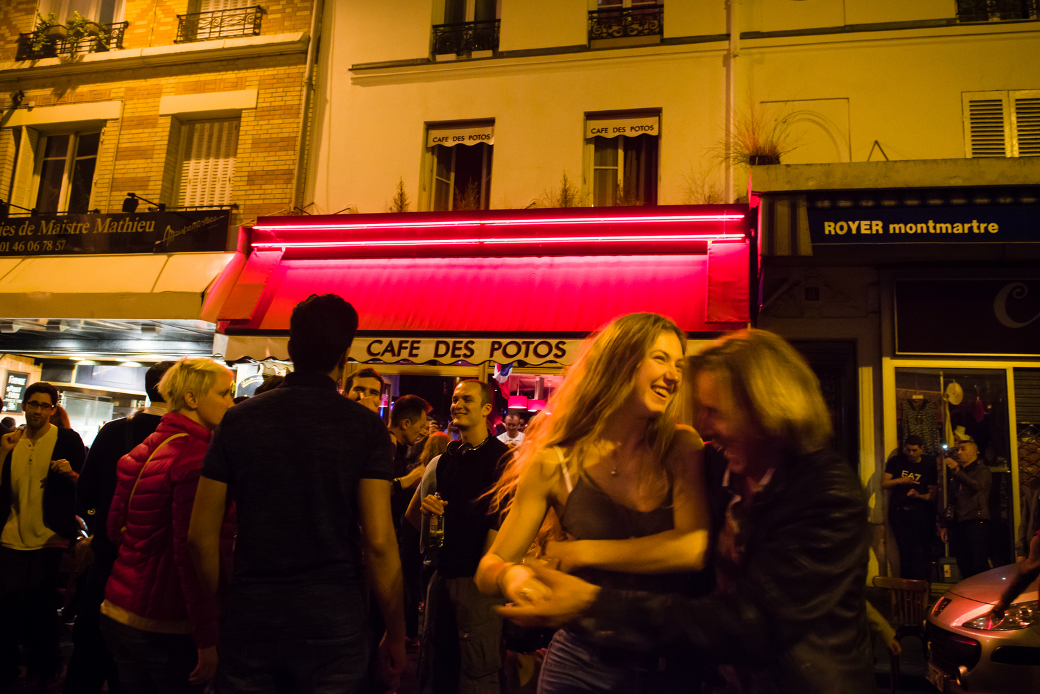 RUE DU POTEAU - PHOTOGRAPHY : WILLIAM LOUNSBURY - NIKON D800 - NIKKOR 24-70MM F/2.8 @ 24MM - F/4 - 1/50 - ISO:3600