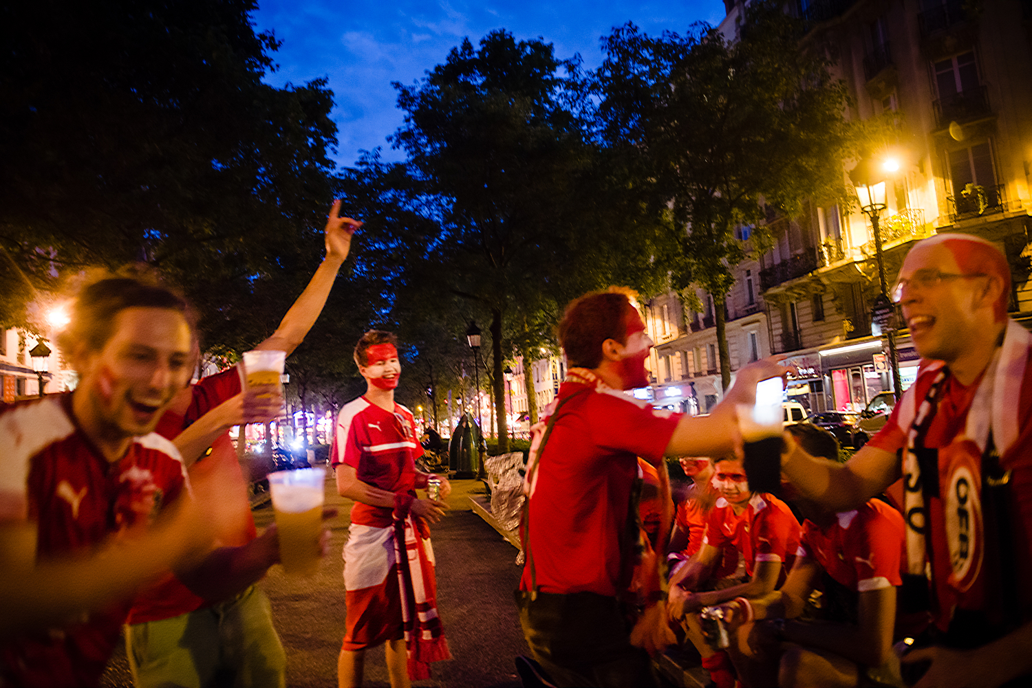 BOULEVARD DE CLICHY - PHOTOGRAPHY : WILLIAM LOUNSBURY - NIKON D800 - NIKKOR 24-70MM F/2.8 @ 24MM - F/2.8 - 1/50 - ISO:3600