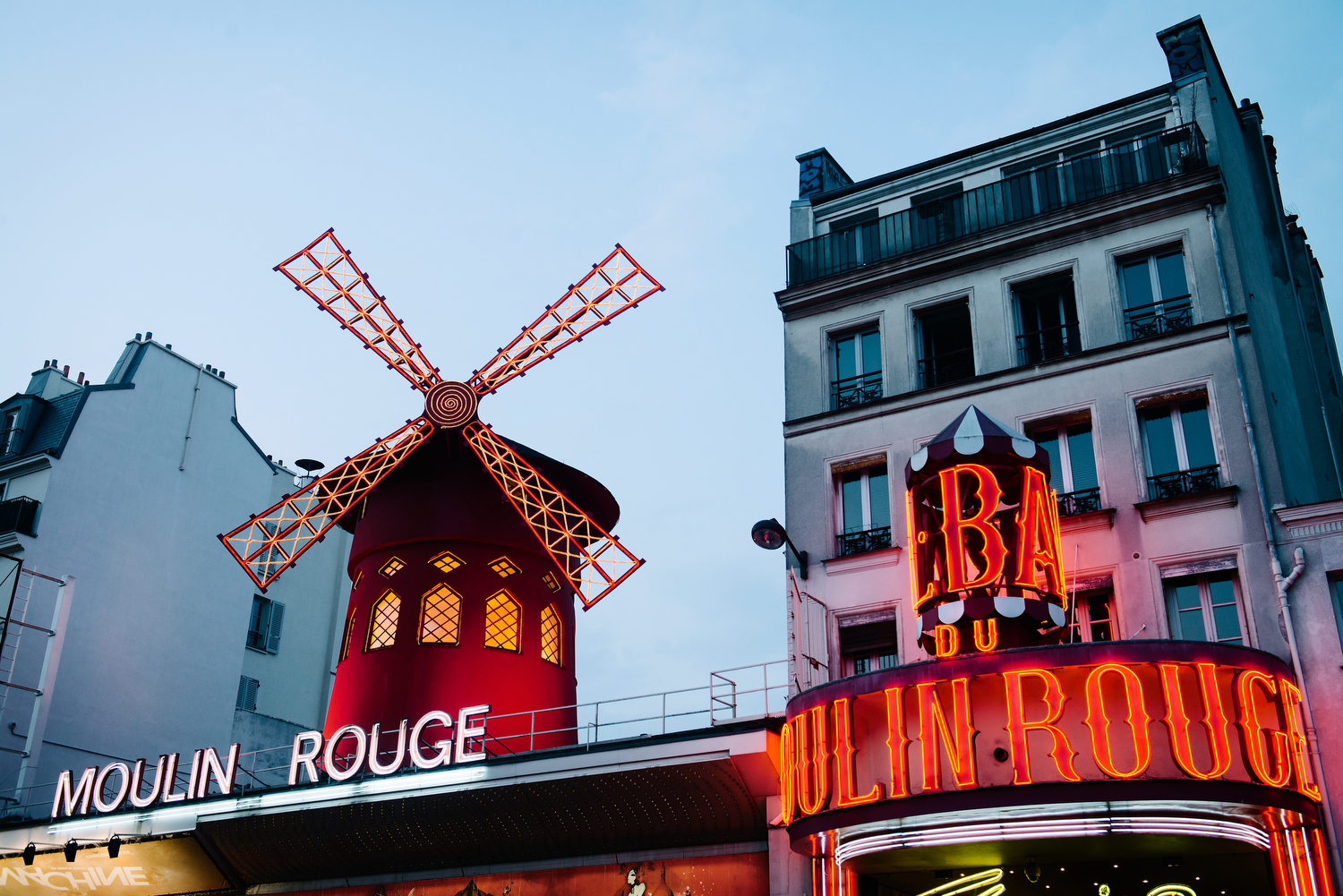 MOULIN ROUGE - PHOTOGRAPHY : WILLIAM LOUNSBURY - NIKON D800 - NIKKOR 24-70MM F/2.8 @ 4 5MM - F/2.8 - 1/20 0 - ISO:2 00