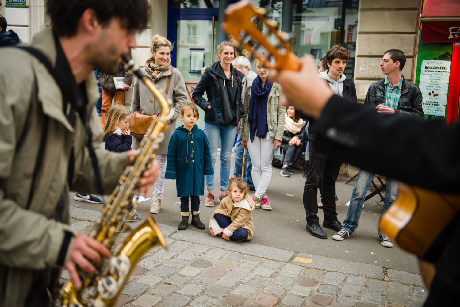 PLACE ABBESSES - PHOTOGRAPHY : WILLIAM LOUNSBURY - NIKON D800 - NIKKOR 24-70MM F/2.8 @ 45MM - F/2.8 - 1/200 - ISO:200