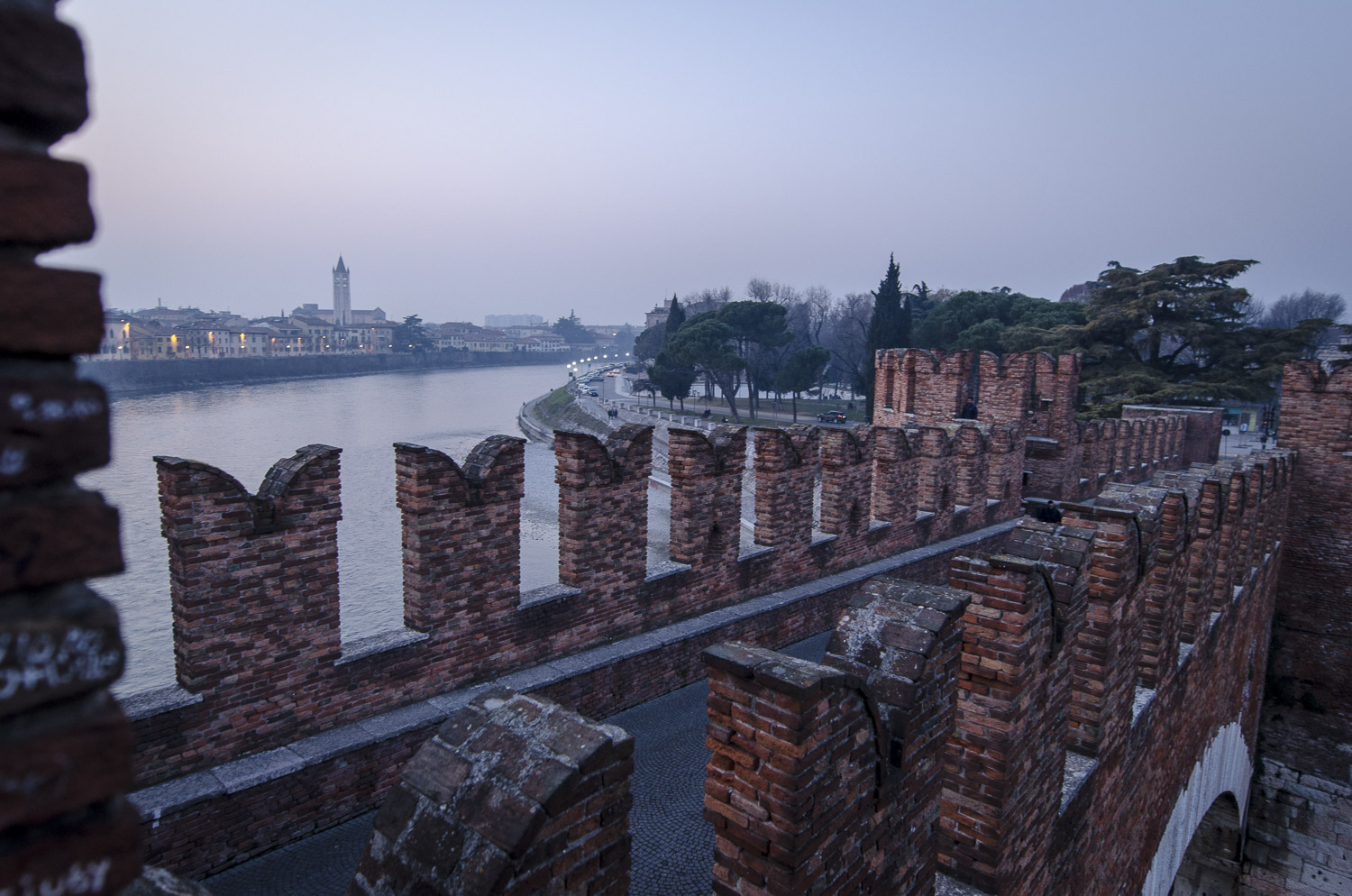 PHOTOGRAPHY : Alexander J.E. Bradley - NIKON D7000 - NIKKOR 14-24mM F/2.8 @21mm - F/2.8 - 1/30 - ISO:320