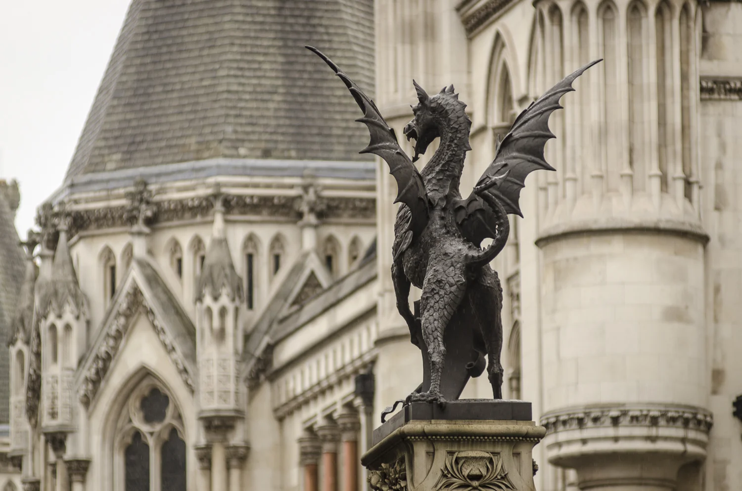 Temple Bar Memorial - PHOTO: ALEXANDER J.E. BRADLEY - NIKON D7100 - 80-200MM F/2.8 @ 200MM - F/2.8 - 1/250 - ISO 400
