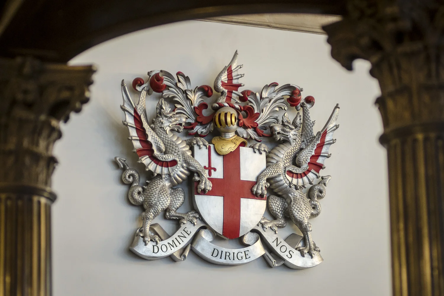 The Crest of the City of London - PHOTO: ALEXANDER J.E. BRADLEY - NIKON D7100 - 80-200MM F/2.8 @ 80MM - F/2.8 - 1/50 - ISO 800