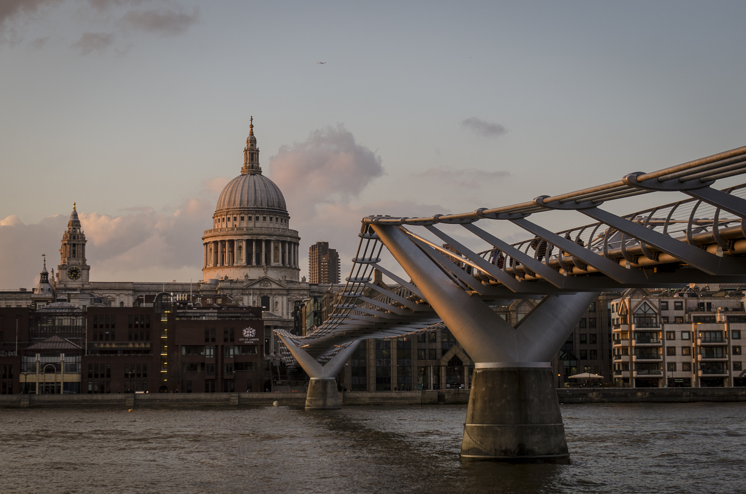 Millennium Bridge and Saint Paul’s Cathedral - PHOTO: ALEXANDER J.E. BRADLEY - NIKON D7100 - 24-70MM F/2.8 @ 42MM - F/6.3 - 1/160 - ISO 200