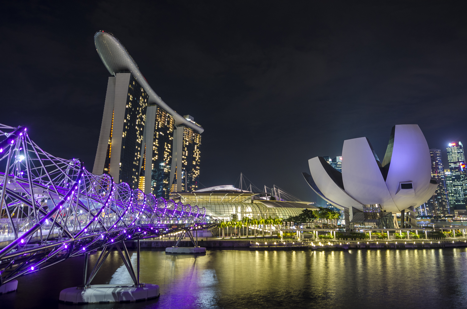 HELIX BRIDGE, Marine Bay Sands - PHOTO: ALEXANDER J.E. BRADLEY - NIKON D7000 - 14-24MM F/2.8 @ 14MM F/2.8 - 2sec - ISO 100