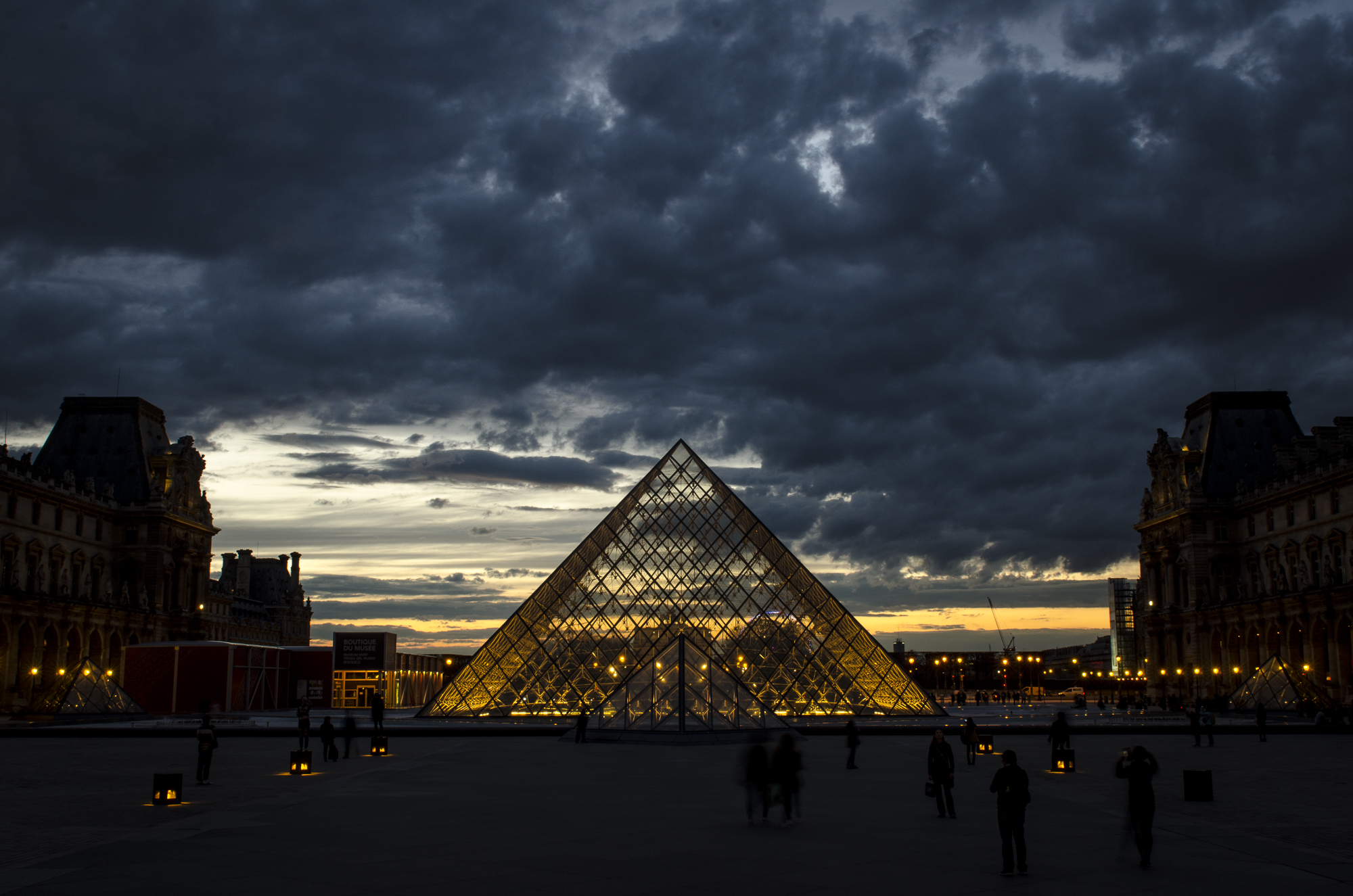 PHOTOGRAPHY : ALEXANDER J.E. BRADLEY - NIKON D7000 - 24-70 MM F/2 .8 @ 26mm - F/16 - 1 second - ISO 100