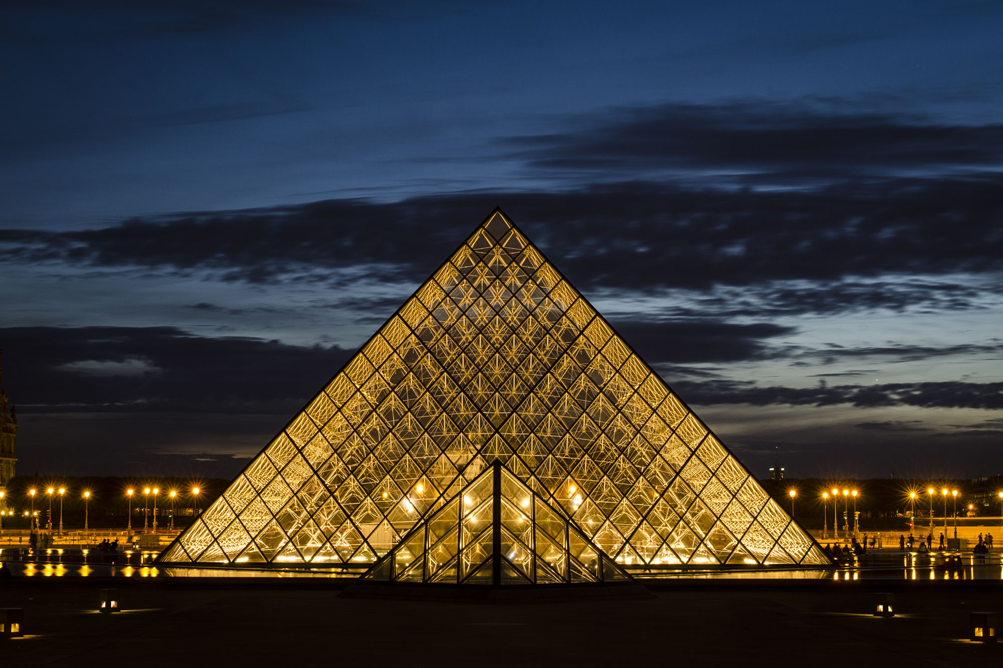 PHOTOGRAPHY : ALEXANDER J.E. BRADLEY - NIKON D7000 - 24-70 MM F/2 .8 @ 44mm - F/11 - 8 seconds - ISO 100