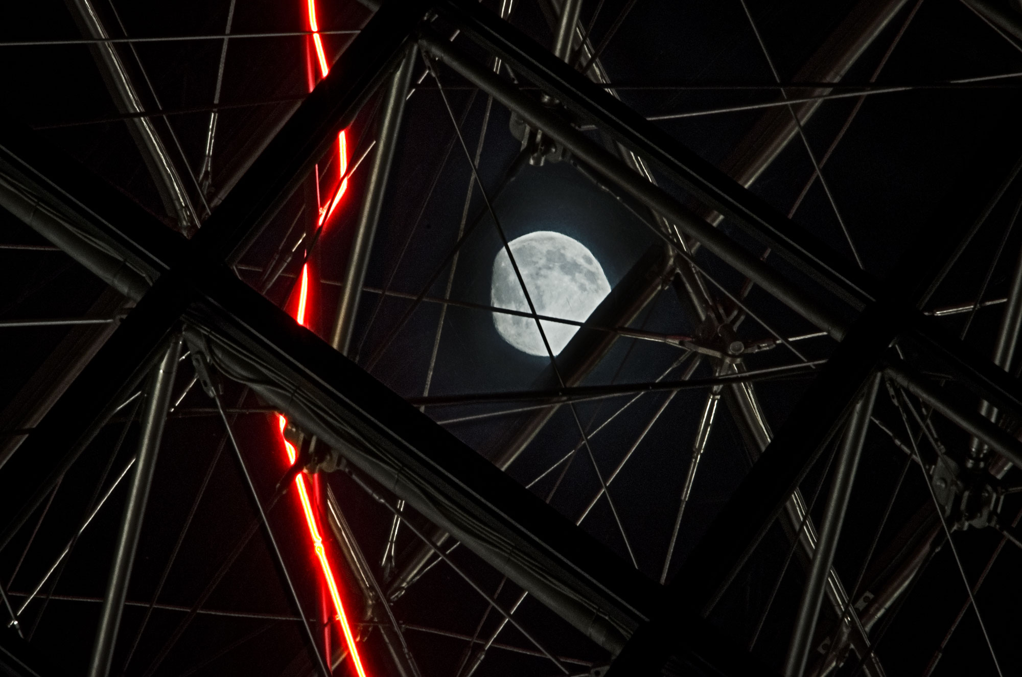 PHOTOGRAPHY : ALEXANDER J.E. BRADLEY - NIKON D7000 - 28-300 MM F/3/5- 5.6 @ 300mm - F/32 - 1 second - ISO 100